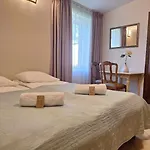 Kubu Apartment *