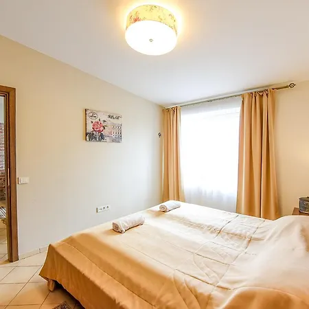 Kubu Apartment *